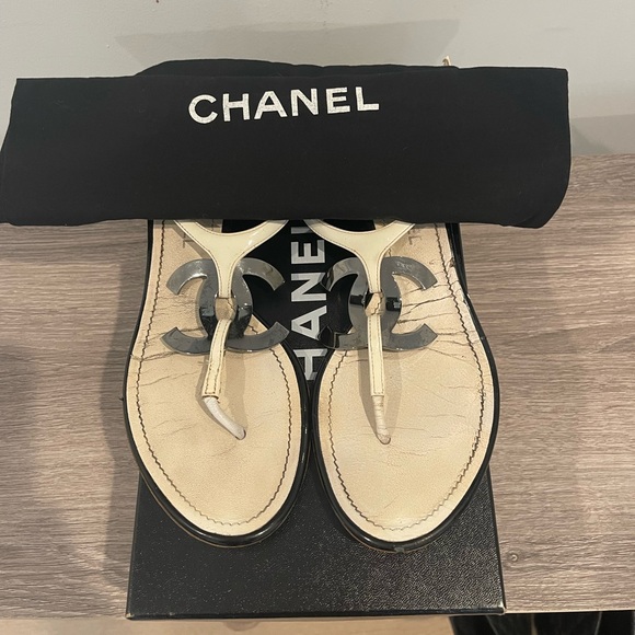 100% authentic Chanel CC logo patent leather sandals. With box and dust bag - Picture 5 of 5